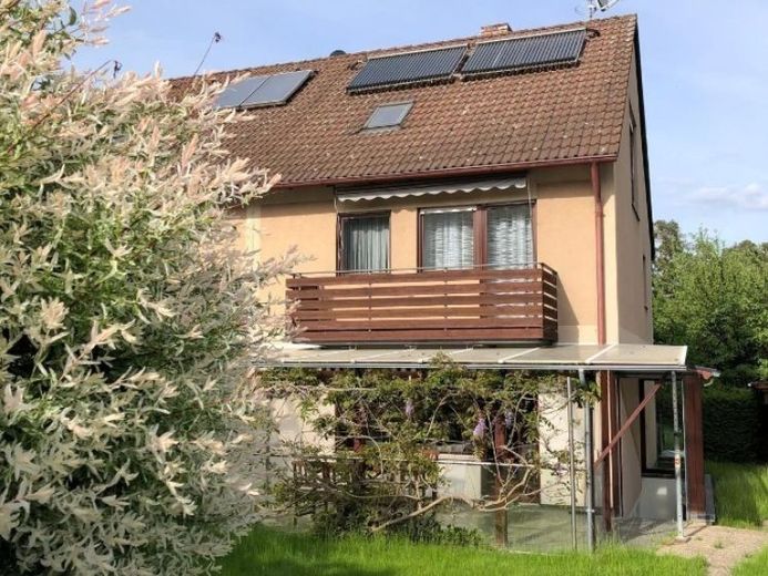 Familienfreundliches Reiheneckhaus mit großem Grundstück & Garage in Schwabach - unter dem Marktwert – फोटो 1