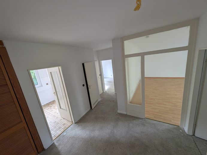 Sofort frei in Berlin-Steglitz: Helle 3-Zimmer-Wohnung mit Südbalkon + Stellplatz + provisionsfrei – Diele mit Zugang zu den Räumen