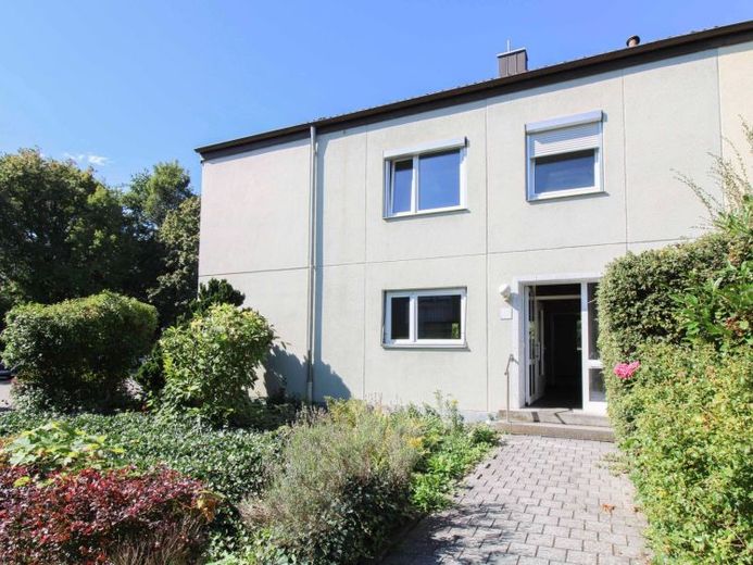 Casa a schiera di testa, ampia e situata in una zona tranquilla, con molte stanze e possibilità di personalizzazione 
a Ulm-Böfingen – Foto 1