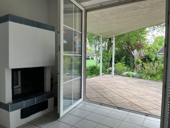 Wohnzimmer mit Terrasse