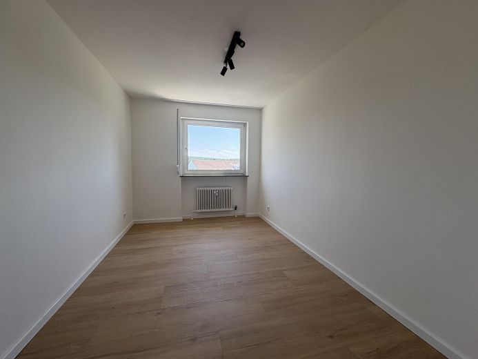 Bamberg'de balkonlu ve ankastre mutfaklı yenilenmiş 3 odalı daire (WE23) – Kinderzimmer