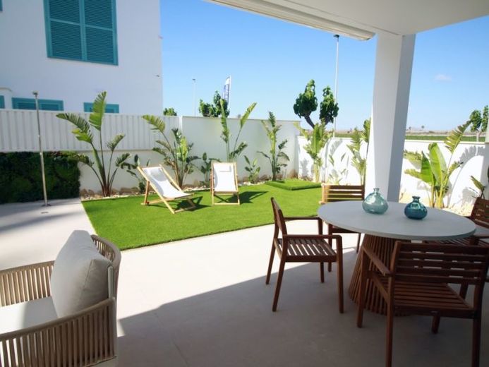 Ebenerdige Wohnung in unmittelbarer Strandnähe mit privatem Pool – Foto 1