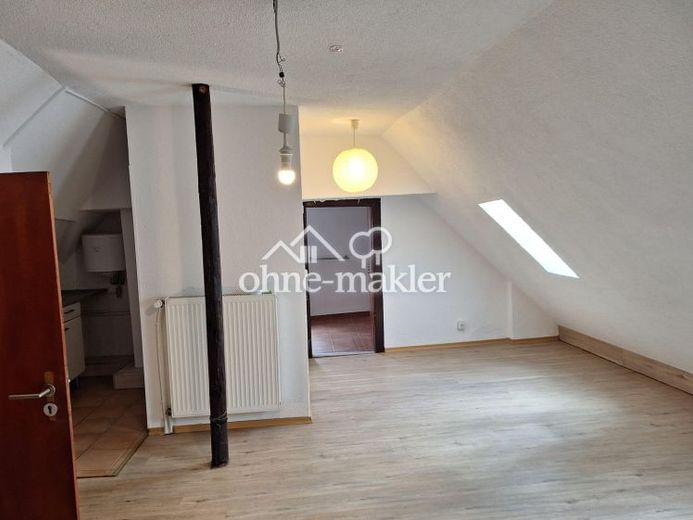 2-room attic apartment with kitchenette, Gaustrasse XXX – Photo 1
