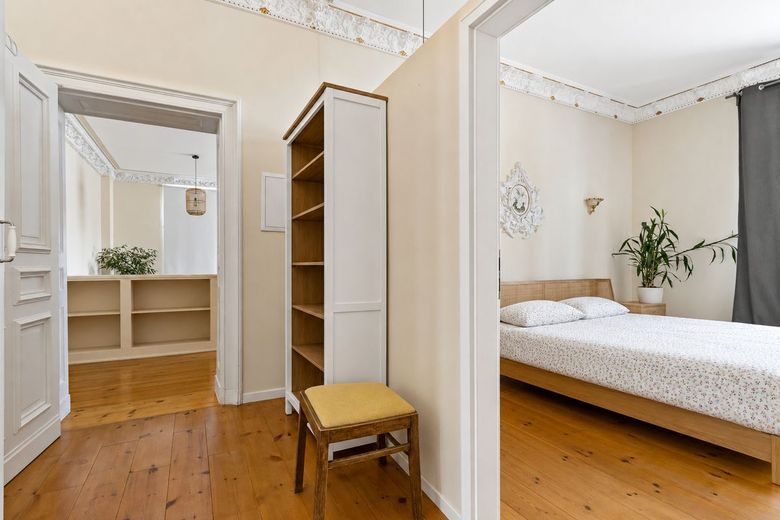 Traumhafte 2-Raumwohnung mit Einbauküche und Stuck im Mühlwegviertel! – Flur