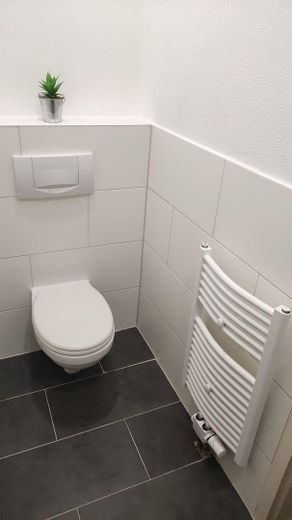 Gemütliche 1-Zimmer-Wohnung teilmöbliert mit Einbauküche barrierefrei – WC