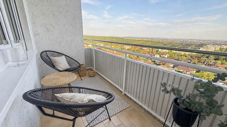 Mudarse en lugar de renovar: apartamento de 2 habitaciones recién modernizado con vistas panorámicas – Balkon 