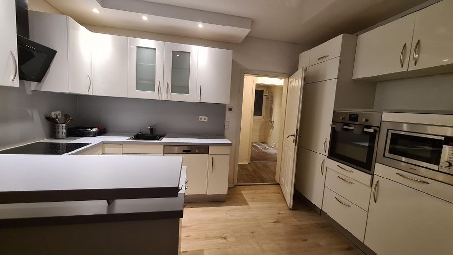 Ubicación privilegiada: casa pareada con jardín: vivir y alquilar – Küche EG2