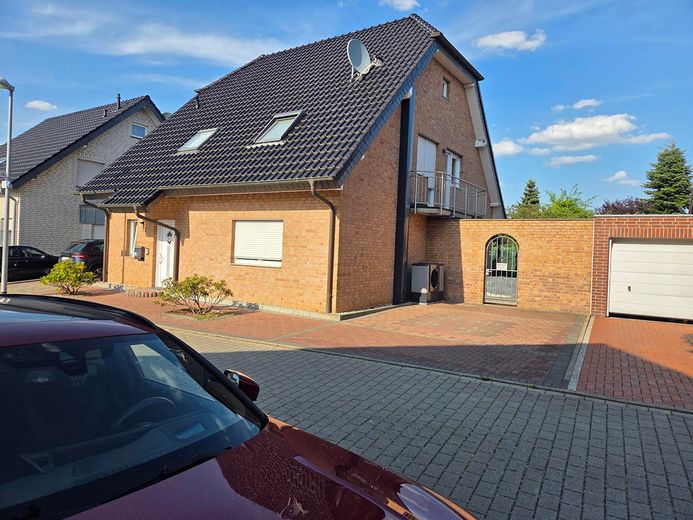 Spacious detached house with fireplace, sauna, garage and heated pool in the garden – Photo 2
