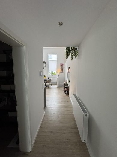 Otwarta mieszkanie 3,5-pokojowe na trzech poziomach – Flur EG Ri. Wohnen
