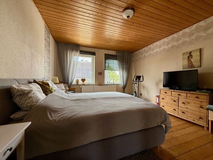 Fröndenberg/Ruhr: Altbau-ETW mit Charme und großen Räumen - Einfach riesig! – Elternschlafzimmer