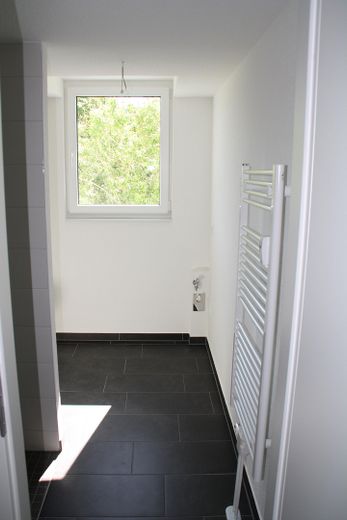 Stilvolle, neuwertige 3-Zimmer-Wohnung in Rostock-Südstadt – Bad_1
