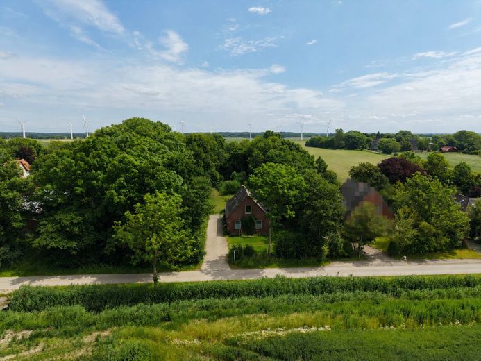 6.000 m² Freiheit an der Nordsee - 
Kamin, Altbaumbestand &amp; Privatsphäre – Wohnen mit Weitblick