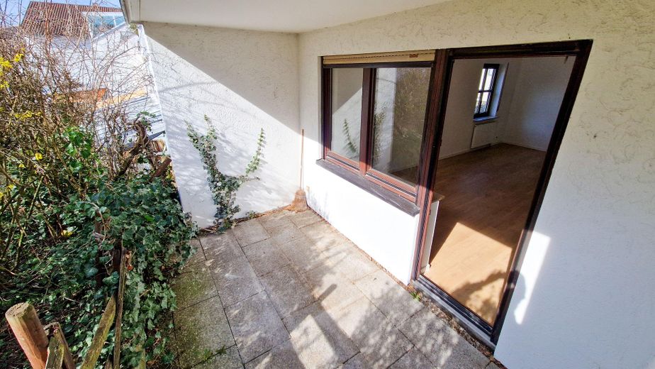 Renovierte 2-Zimmer-Wohnung in Korb mit Garagenstellplatz & Terrasse – Terrasse
