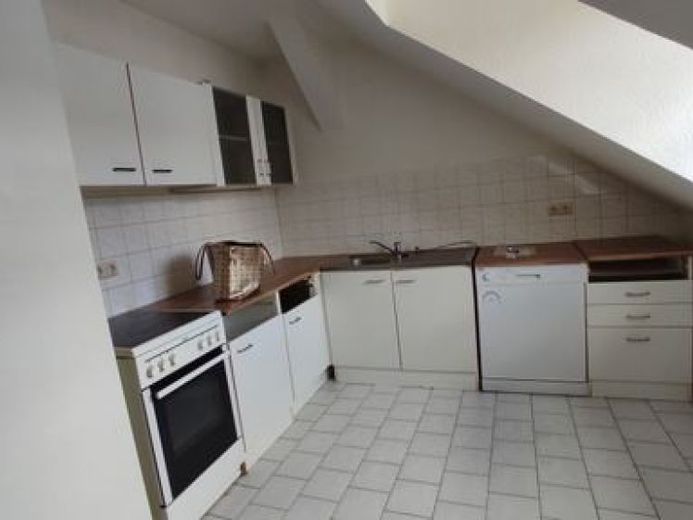 Großzügige DG 3-Zimmer mit Einbauküche, Wannenbad und Parkett in zentraler Lage! – Foto 16