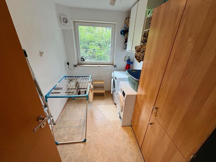 Wohnen am See: Traumwohnung mit Potenzial für zwei Einheiten, provisionsfrei von Privat – Waschküche ( 2.Küche)
