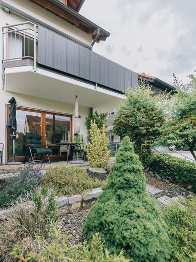 Steuerlich attraktive Kapitalanlage in Stammheim-Süd mit zuverlässigem Mieter (provisionsfrei) – Blick auf die Terrasse 