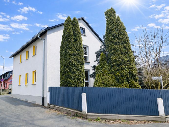 *Ampia casa multigenerazionale a Döhlau – una casa con spazio per la vita, la famiglia e il futuro* – Photo 1