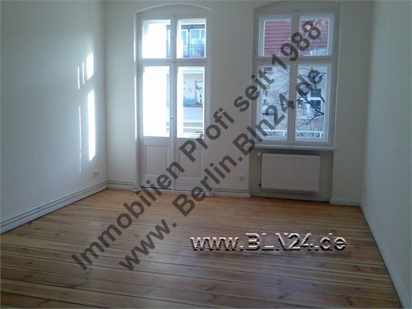 Bezug nach Vollsanierung - ruhiger Seitenflügel mit Süd Balkon – Wohnzimmer