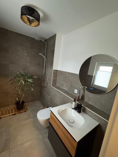 Effizienzhaus 40 Plus - keine Provision - Bezugsfertig - EH40+ – Gäste Duschbad