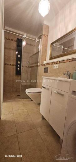 Große 3,5 Zi.-Altbauwhg., 2. OG, möbliert. Bad mit Wanne und Dusche, Balkon und kl. Garten zur gemeinschaftlichen Nutzung; Stellplatz vorhanden. – b930dba6ed6225d38d6d532ad9646f7487204fec.jpg