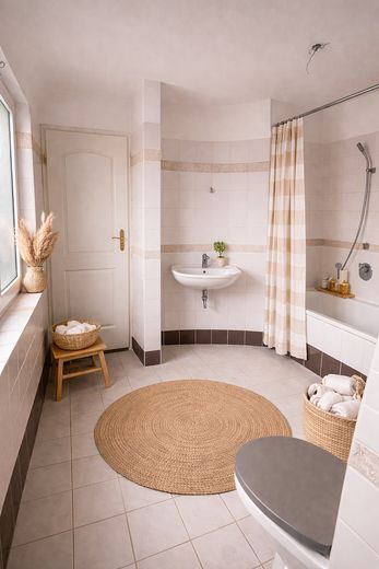 Helle, renovierte 4-Zimmerwohnung mit großer Dachterrasse und außergewöhnlichem Raumangebot – Badezimmer