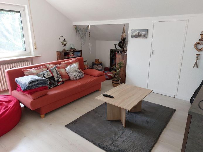 Dicht bij de stad, maar toch midden in het groen: lichte, rustige 3-kamerwoning – Wohnzimmer