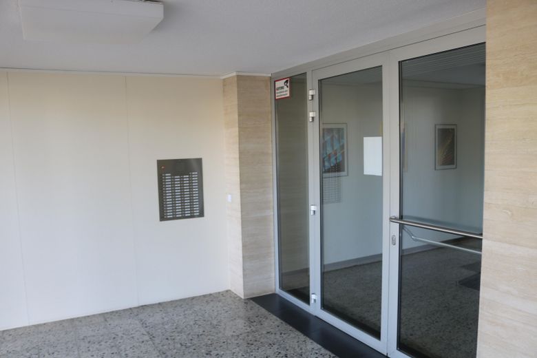 2 ZKB Wohnung - Stadtrandlage – Hauseingang