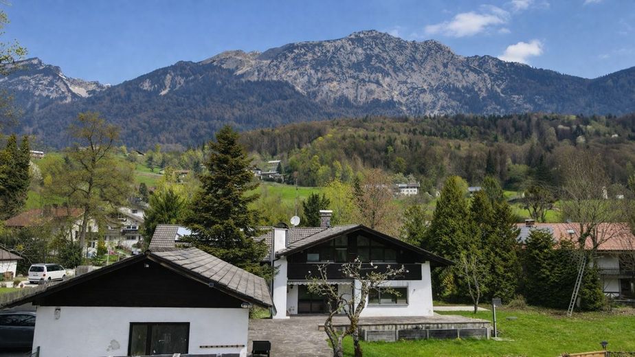 Landhaus in idyllischer Naturkulisse von Bad Reichenhall – Objektansicht m. Bergblick