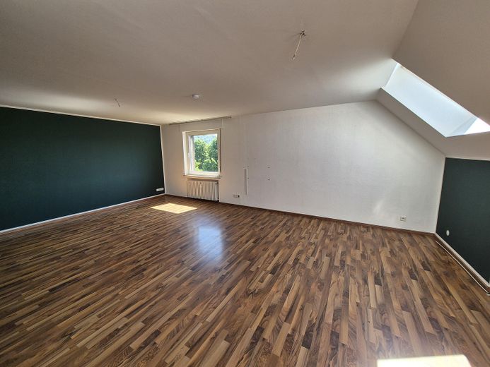 Charmante, generöse Dachgeschosswohnung in Herford 160 qm + 60 qm – Wohnzimmer