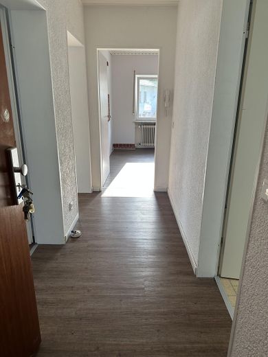 Renovierte Erdgeschoss- und Dachgeschosswohnung mit toller Aussicht zu vermieten – Wohnung Dachgeschoss