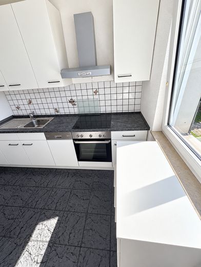 6,5 % Bruttorendite: Vermietete 2-Zimmer-Wohnung mit neuem Bad in Bremerhaven – provisionsfrei – Küche