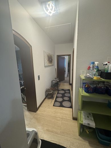 Przestronne 3 pokoje, kuchnia, przedpokój, łazienka, balkon w Viersen – Flur