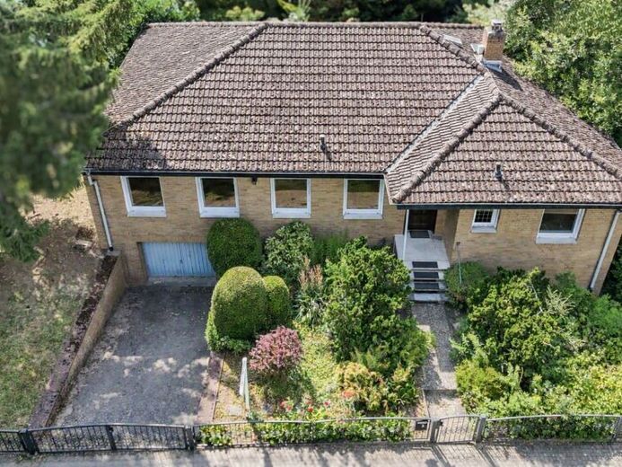Bierstadt: Bezaubernder Bungalow! Wiesbadens Top-Lage! 5 Zi, Garage, StPl., Garten, voll unterk.! – फोटो 1