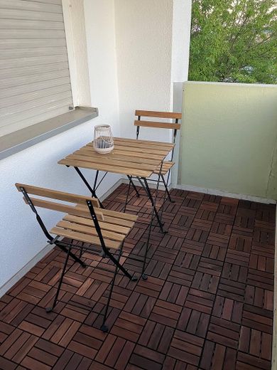 All inkl. WG Zimmer, neue Möbel, Whg renoviert, NK, Wlan, Strom inkl. – Balkon