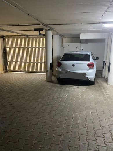 Tiefgaragenstellplatz