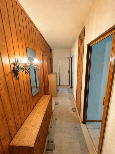 شقة استثمارية مؤجرة - باد هومبورغ - 3.5 غرف مع مطبخ وحمام وشرفة – Flur