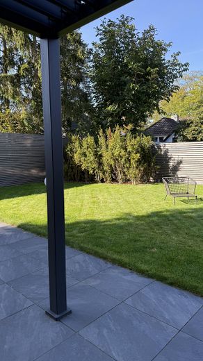 Modernes Endhaus am Brabandkanal mit großem Garten, Dachterrasse und Wellnessbereich – Garten m. modernem Sichtschutz