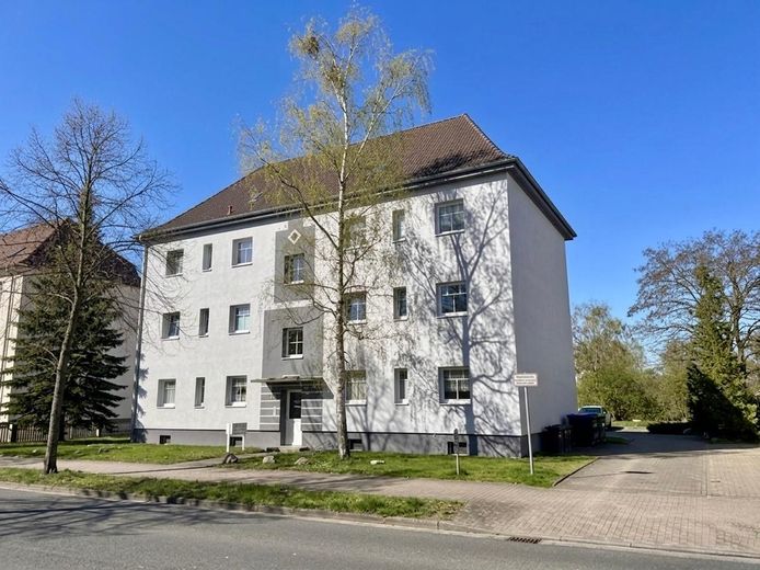 HORN IMMOBILIEN++ Neustrelitz, Mehrfamilienhaus mit 6 WE, Balkone, Stellplätze und Keller -vermietet- – Nutzen Sie Ihre Chance!