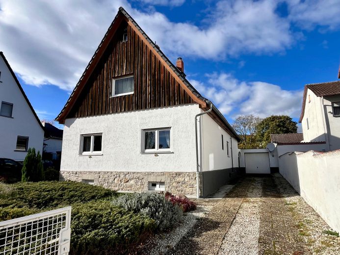 Ansicht Frontseite/Stellplätze