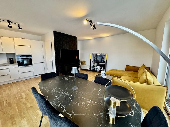 Essbereich und Wohnzimmer