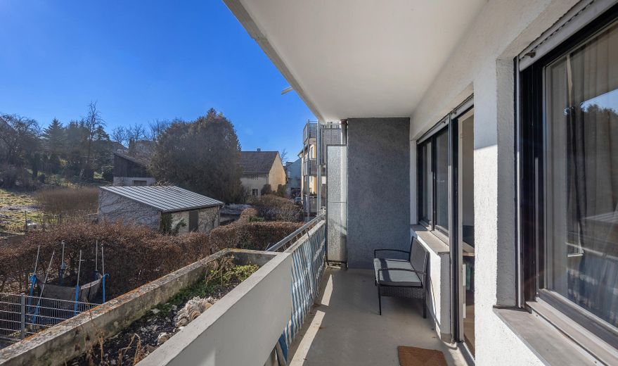 Wunderschöne City Wohnung im Zentrum von Dachau mit Blick auf den Schlosspark! Vollständig möbliert. – Balkon 