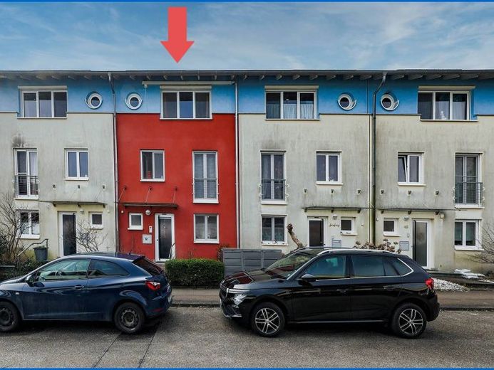 Schönes Reihenmittelhaus in zentraler und toller Lage in Konstanz-Königsbau zu verkaufen – Fotoğraf 1