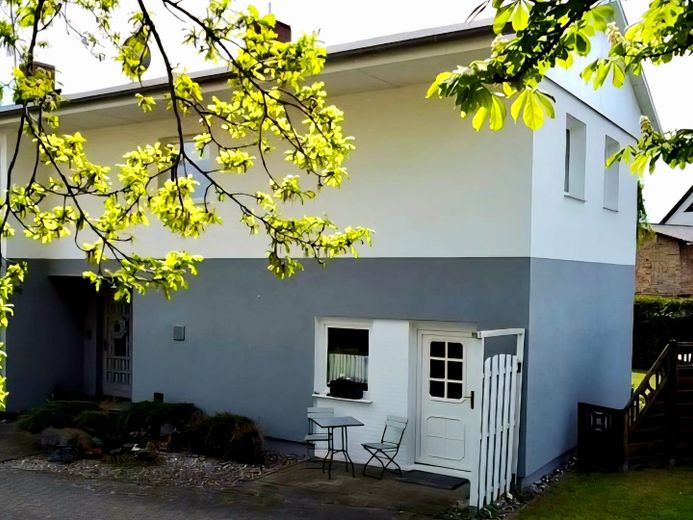 [SENZA PROVVIGIONE]   Architettura studiata sull'acqua: La casa delle possibilità a Lietzow (Rügen) – Eingang Appartment