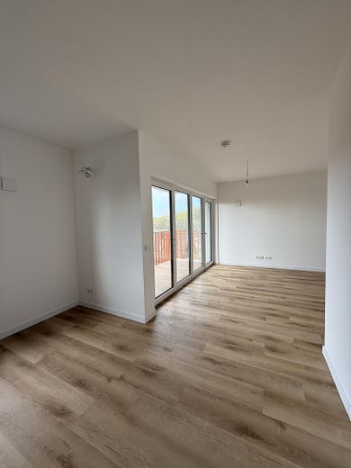 Soleggiato appartamento di 4 locali con 2 balconi, riscaldamento a pavimento a Berlino Biesdorf, A15/16 – Küche + Wohnen