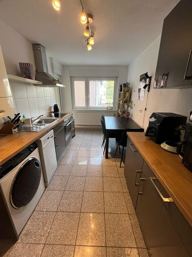 Bonito apartamento de 3 habitaciones con dos balcones en el barrio este de Karlsruhe – Küche