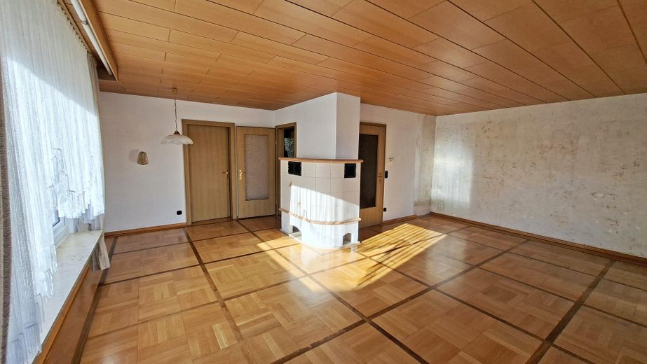Doppelhaushälfte in stadtnaher Panoramalage von Schwäbisch Gmünd – Wohnzimmer EG