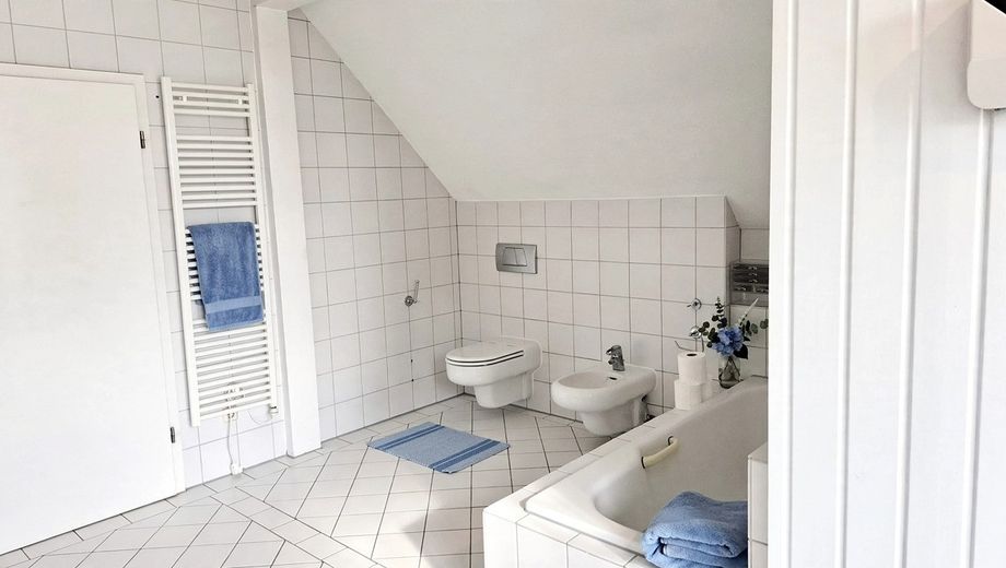 From Private Owner: Individual Architect-Designed House with Gallery & Garden – Fürth – Photo 19