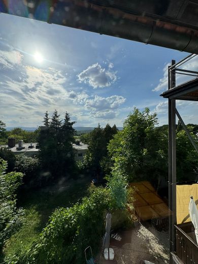 4-Zimmer-Wohnung mit traumhaften Taunusblick und eigenem Garten – Taunusblick