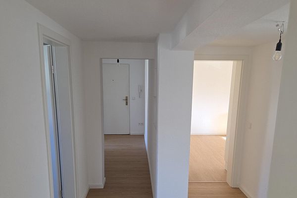 Appena ristrutturato: appartamento di 4 locali di ca. 93 m² – cucina e posto auto inclusi