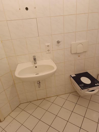 Dresden, ETW im Stadtteil Striesen, Nähe Blaues Wunder – Bad (neues WC)